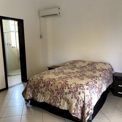 Casa Residencial com 189m², 4 quartos, 3 garagens, no bairro Campeche em Florianópolis