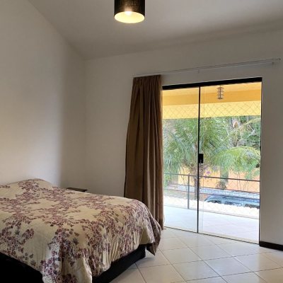 Casa Residencial com 189m², 4 quartos, 3 garagens, no bairro Campeche em Florianópolis