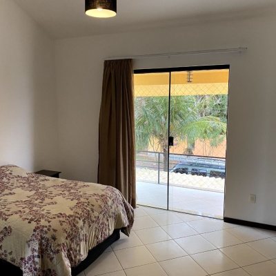 Casa Residencial com 189m², 4 quartos, 3 garagens, no bairro Campeche em Florianópolis