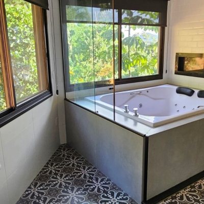 Casa Residencial com 350m², 5 quartos, 3 suítes, 5 garagens, no bairro Lagoa Da Conceição em Florianópolis