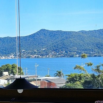 Casa Residencial com 350m², 5 quartos, 3 suítes, 5 garagens, no bairro Lagoa Da Conceição em Florianópolis