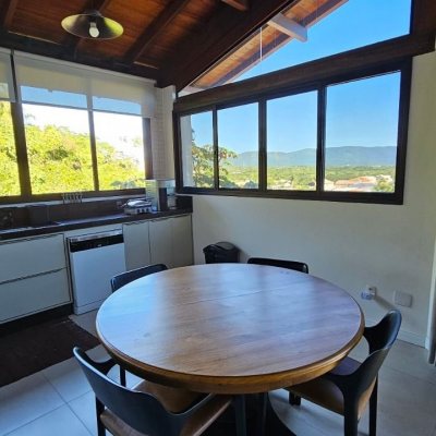 Casa Residencial com 350m², 5 quartos, 3 suítes, 5 garagens, no bairro Lagoa Da Conceição em Florianópolis