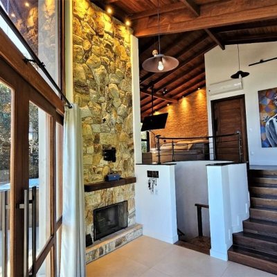 Casa Residencial com 350m², 5 quartos, 3 suítes, 5 garagens, no bairro Lagoa Da Conceição em Florianópolis