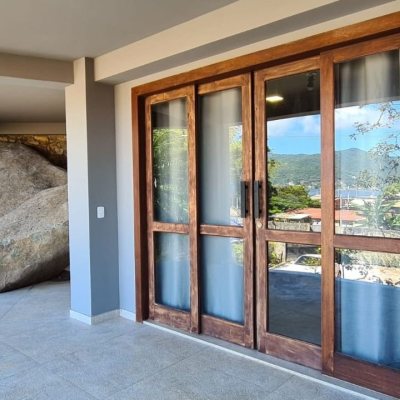 Casa Residencial com 350m², 5 quartos, 3 suítes, 5 garagens, no bairro Lagoa Da Conceição em Florianópolis