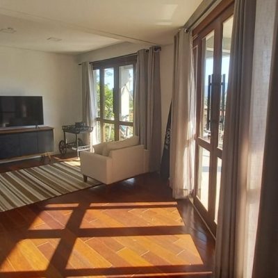 Casa Residencial com 350m², 5 quartos, 3 suítes, 5 garagens, no bairro Lagoa Da Conceição em Florianópolis