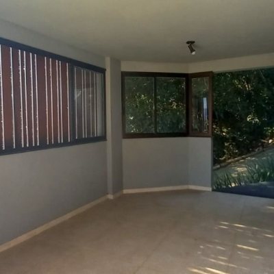 Casa Residencial com 350m², 5 quartos, 3 suítes, 5 garagens, no bairro Lagoa Da Conceição em Florianópolis