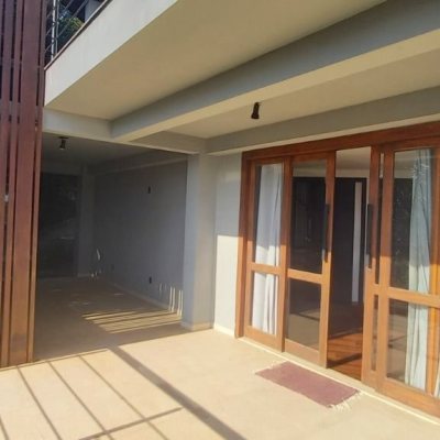 Casa Residencial com 350m², 5 quartos, 3 suítes, 5 garagens, no bairro Lagoa Da Conceição em Florianópolis