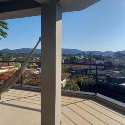 Casa Residencial com 350m², 5 quartos, 3 suítes, 5 garagens, no bairro Lagoa Da Conceição em Florianópolis