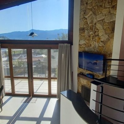 Casa Residencial com 350m², 5 quartos, 3 suítes, 5 garagens, no bairro Lagoa Da Conceição em Florianópolis