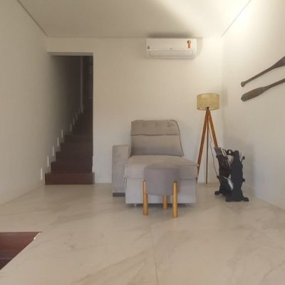 Casa Residencial com 350m², 5 quartos, 3 suítes, 5 garagens, no bairro Lagoa Da Conceição em Florianópolis