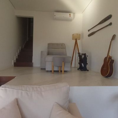 Casa Residencial com 350m², 5 quartos, 3 suítes, 5 garagens, no bairro Lagoa Da Conceição em Florianópolis