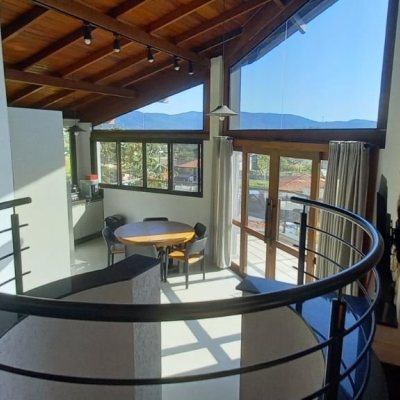 Casa Residencial com 350m², 5 quartos, 3 suítes, 5 garagens, no bairro Lagoa Da Conceição em Florianópolis