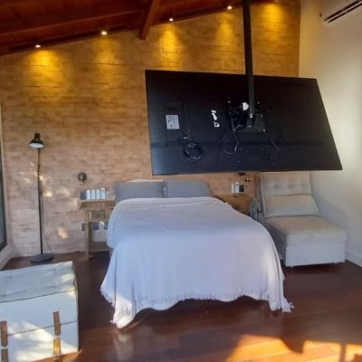 Casa Residencial com 350m², 5 quartos, 3 suítes, 5 garagens, no bairro Lagoa Da Conceição em Florianópolis