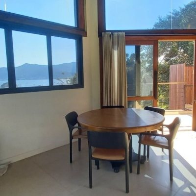Casa Residencial com 350m², 5 quartos, 3 suítes, 5 garagens, no bairro Lagoa Da Conceição em Florianópolis
