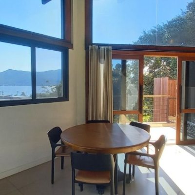 Casa Residencial com 350m², 5 quartos, 3 suítes, 5 garagens, no bairro Lagoa Da Conceição em Florianópolis