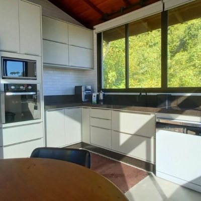 Casa Residencial com 350m², 5 quartos, 3 suítes, 5 garagens, no bairro Lagoa Da Conceição em Florianópolis