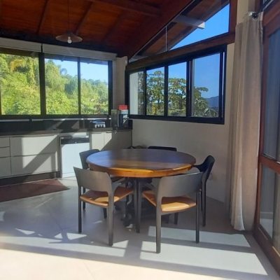 Casa Residencial com 350m², 5 quartos, 3 suítes, 5 garagens, no bairro Lagoa Da Conceição em Florianópolis