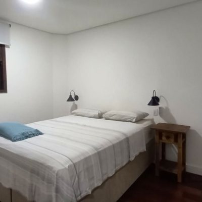 Casa Residencial com 350m², 5 quartos, 3 suítes, 5 garagens, no bairro Lagoa Da Conceição em Florianópolis