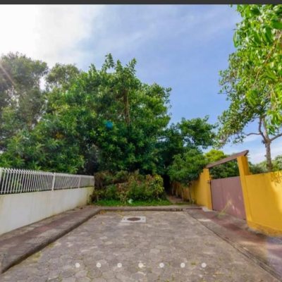 Casa Residencial com 200m², 5 quartos, 1 suíte, 4 garagens, no bairro Ingleses em Florianópolis