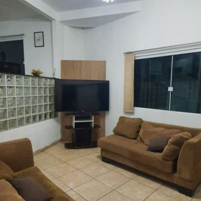 Casa Residencial com 200m², 5 quartos, 1 suíte, 4 garagens, no bairro Ingleses em Florianópolis