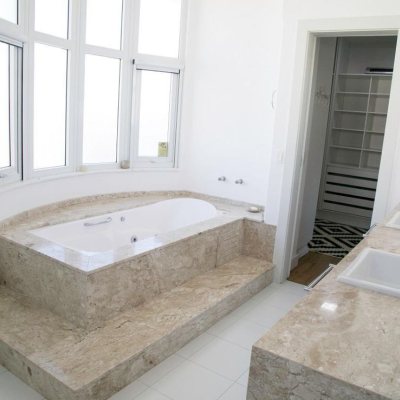 Casa Residencial com 436m², 5 quartos, 4 suítes, 4 garagens, no bairro Jurerê Internacional em Florianópolis