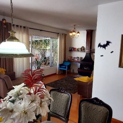 Casa Residencial com 158m², 4 quartos, 2 suítes, 2 garagens, no bairro Canto em Florianópolis