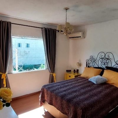 Casa Residencial com 158m², 4 quartos, 2 suítes, 2 garagens, no bairro Canto em Florianópolis