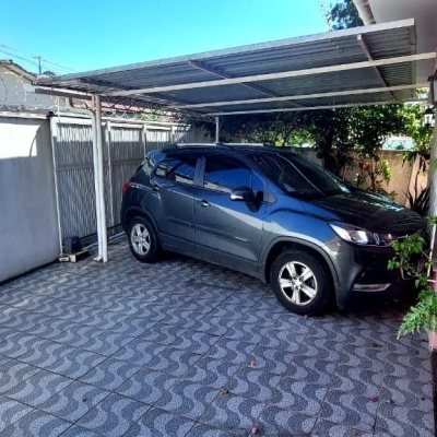 Casa Residencial com 158m², 4 quartos, 2 suítes, 2 garagens, no bairro Canto em Florianópolis