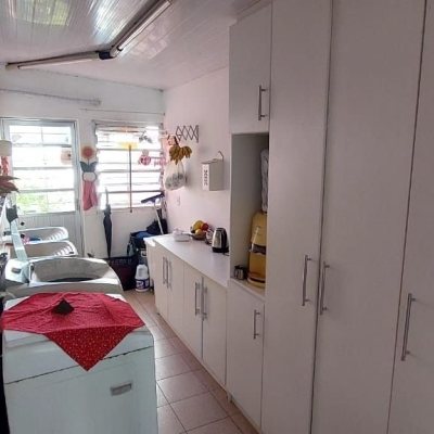 Casa Residencial com 158m², 4 quartos, 2 suítes, 2 garagens, no bairro Canto em Florianópolis