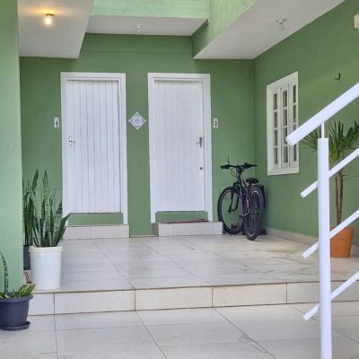 Casa Residencial com 484m², 14 quartos (sendo 3 suítes), 6 garagens, no bairro Armação Do Pântano Do Sul em Florianópolis
