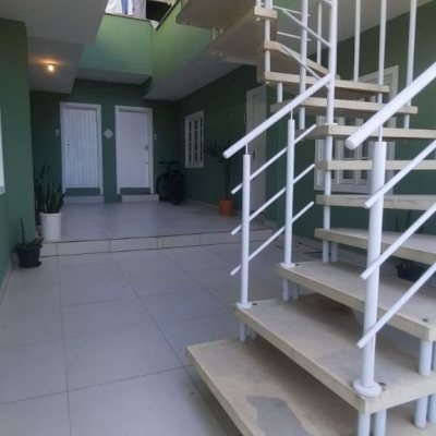 Casa Residencial com 484m², 14 quartos (sendo 3 suítes), 6 garagens, no bairro Armação Do Pântano Do Sul em Florianópolis