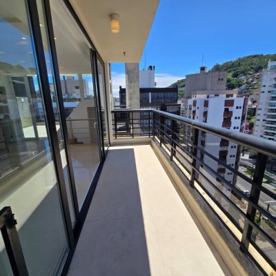 Cobertura com 237m², 3 quartos, 2 suítes, 3 garagens, no bairro Centro em Florianópolis