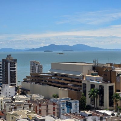 Cobertura com 237m², 3 quartos, 2 suítes, 3 garagens, no bairro Centro em Florianópolis
