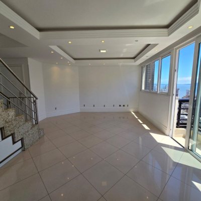 Cobertura com 237m², 3 quartos, 2 suítes, 3 garagens, no bairro Centro em Florianópolis