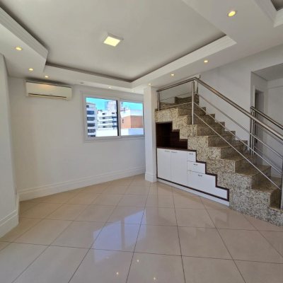 Cobertura com 237m², 3 quartos, 2 suítes, 3 garagens, no bairro Centro em Florianópolis