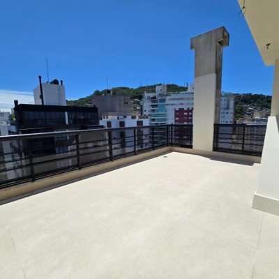 Cobertura com 237m², 3 quartos, 2 suítes, 3 garagens, no bairro Centro em Florianópolis