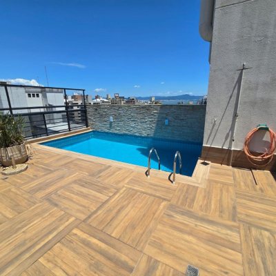Cobertura com 237m², 3 quartos, 2 suítes, 3 garagens, no bairro Centro em Florianópolis