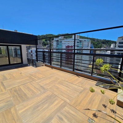Cobertura com 237m², 3 quartos, 2 suítes, 3 garagens, no bairro Centro em Florianópolis
