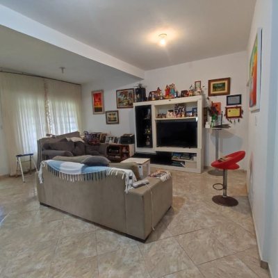 Sitio com 200m², 3 quartos, 1 suíte, 2 garagens, no bairro Sorocaba De Dentro em Biguaçu