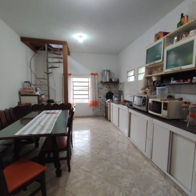 Sitio com 200m², 3 quartos, 1 suíte, 2 garagens, no bairro Sorocaba De Dentro em Biguaçu