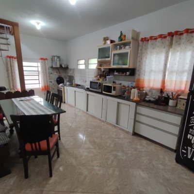 Sitio com 200m², 3 quartos, 1 suíte, 2 garagens, no bairro Sorocaba De Dentro em Biguaçu