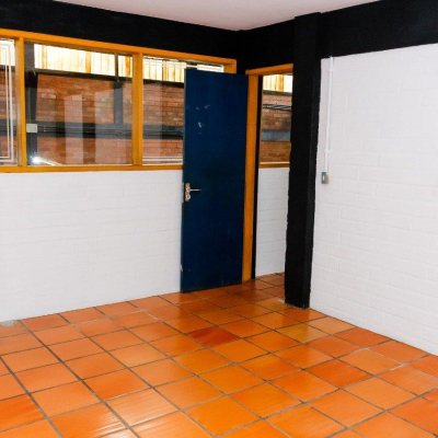 Galpão/Loja com 474m², 5 garagens, no bairro Serraria em São José