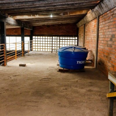 Galpão/Loja com 474m², 5 garagens, no bairro Serraria em São José