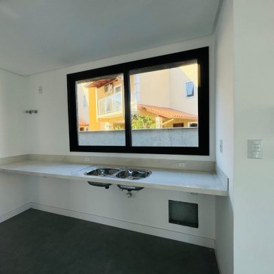 Casa Residencial com 122m², 3 quartos, 1 suíte, 1 garagem, no bairro Campeche em Florianópolis