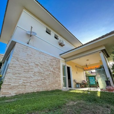 Casa Residencial com 120m², 3 quartos, 1 suíte, 2 garagens, no bairro Campeche em Florianópolis