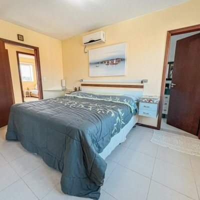 Casa Residencial com 120m², 3 quartos, 1 suíte, 2 garagens, no bairro Campeche em Florianópolis