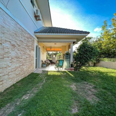 Casa Residencial com 120m², 3 quartos, 1 suíte, 2 garagens, no bairro Campeche em Florianópolis