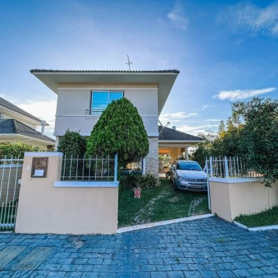 Casa Residencial com 120m², 3 quartos, 1 suíte, 2 garagens, no bairro Campeche em Florianópolis