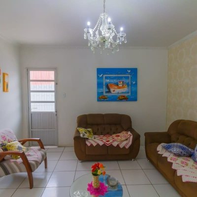 Casa Residencial com 75m², 3 quartos, 1 suíte, 4 garagens, no bairro Saco Dos Limões em Florianópolis