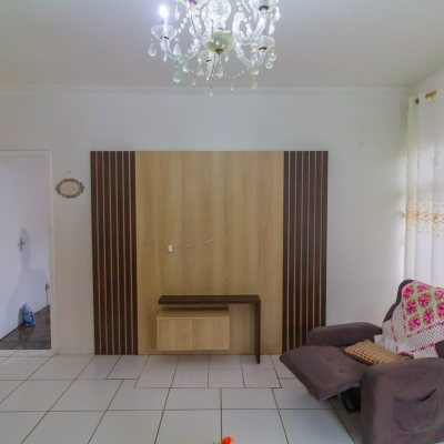 Casa Residencial com 75m², 3 quartos, 1 suíte, 4 garagens, no bairro Saco Dos Limões em Florianópolis